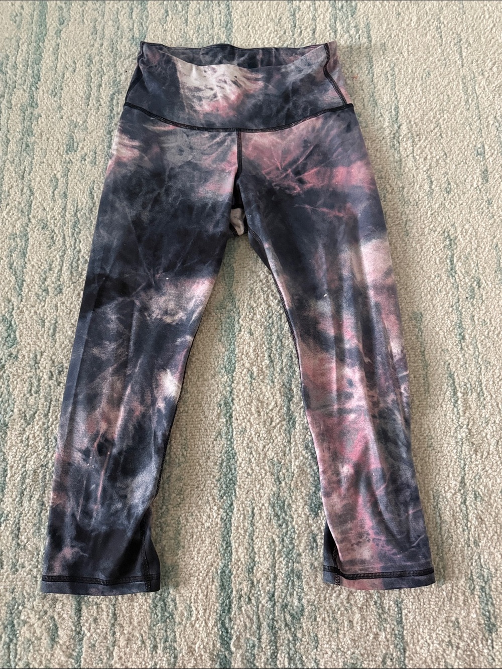 Old Navy Tie-Dye high rise elevate go dry Capri Leggings